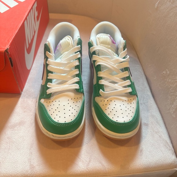 Green and purple Nike dunks - Picture 3 of 7